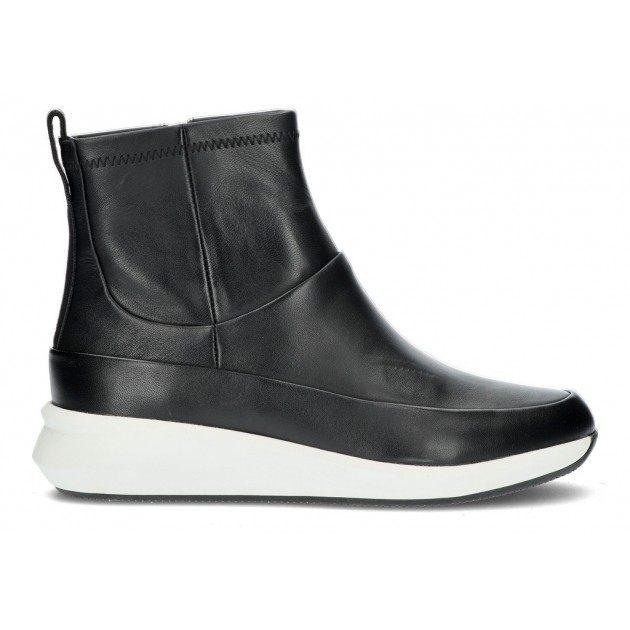 CLARKS UN RIO FREE ANKLE BOOTS BLACK CLARKS UN RIO FREE ANKLE BOOTS BLACK